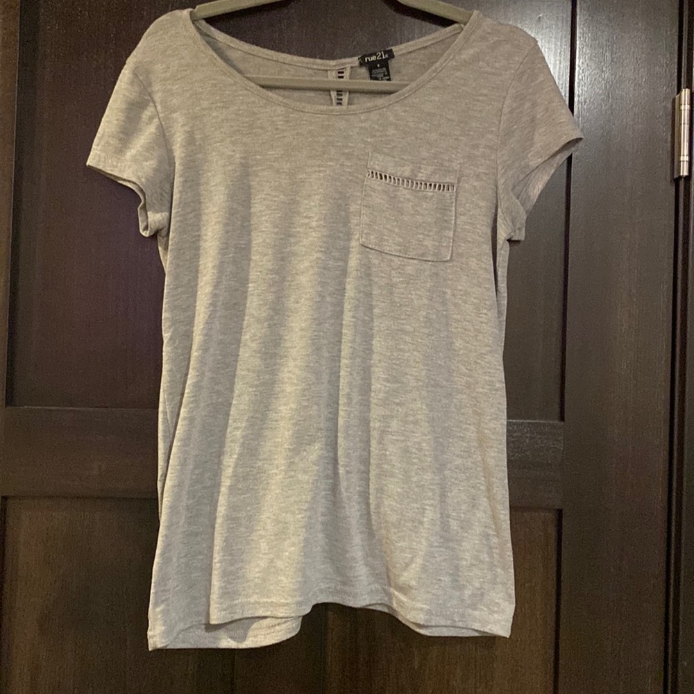 Gray tee shirt